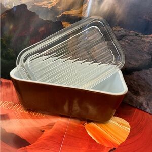 Pyrex  1 1/2 PT Refrigerator Ovenware Dish Lid Mid Century 0502 BROWN USA Made